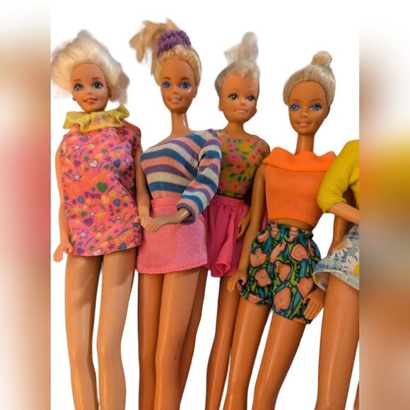 Vintage Large lot of 80s/90s Barbies and accessories - Picture 1 of 11